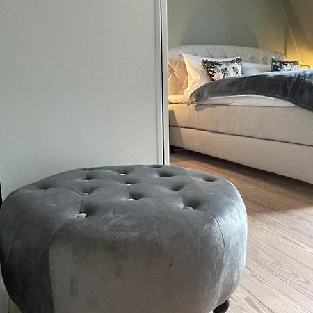 Schoene Grosse 4 Zimmer-Altbauwohnung Кил Екстериор снимка