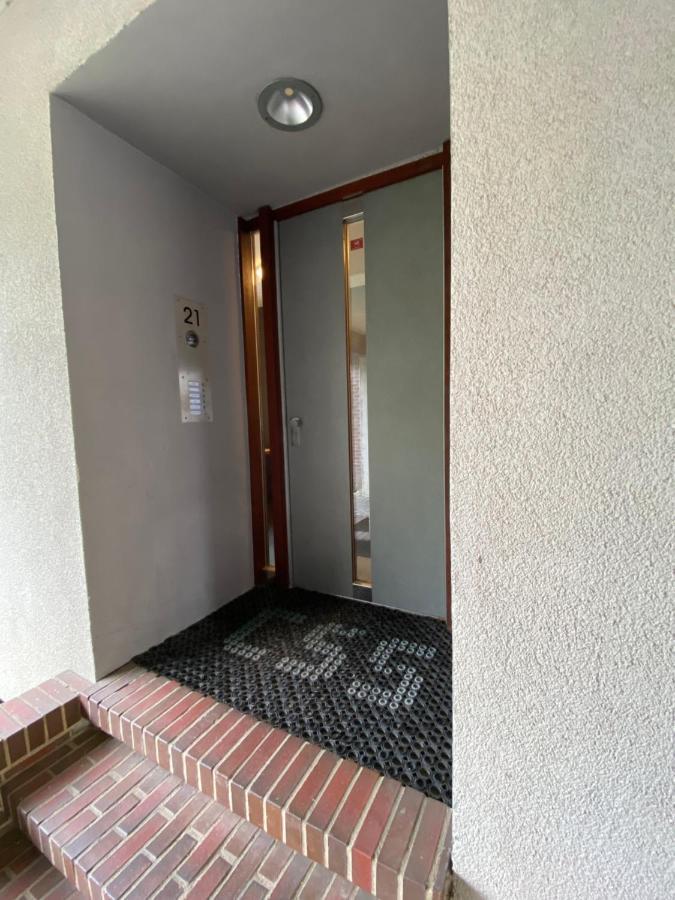 Schoene Grosse 4 Zimmer-Altbauwohnung Кил Екстериор снимка