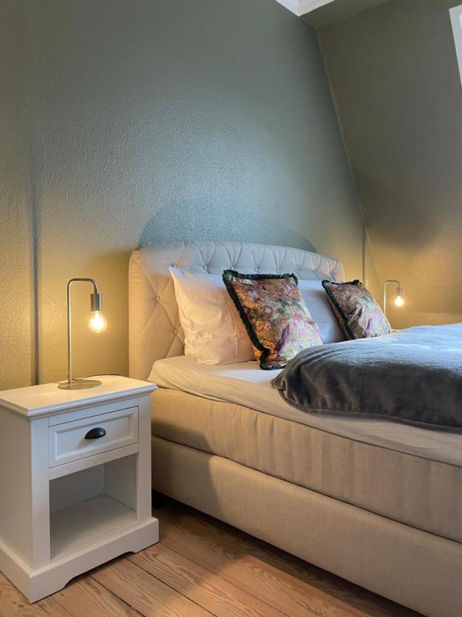 Schoene Grosse 4 Zimmer-Altbauwohnung Кил Екстериор снимка