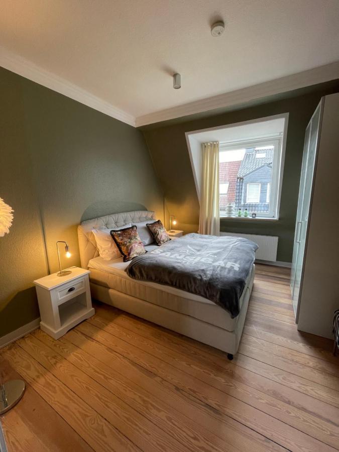 Schoene Grosse 4 Zimmer-Altbauwohnung Кил Екстериор снимка