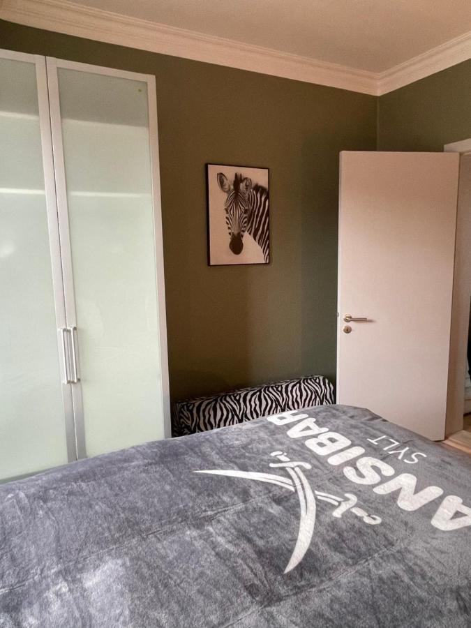 Schoene Grosse 4 Zimmer-Altbauwohnung Кил Екстериор снимка