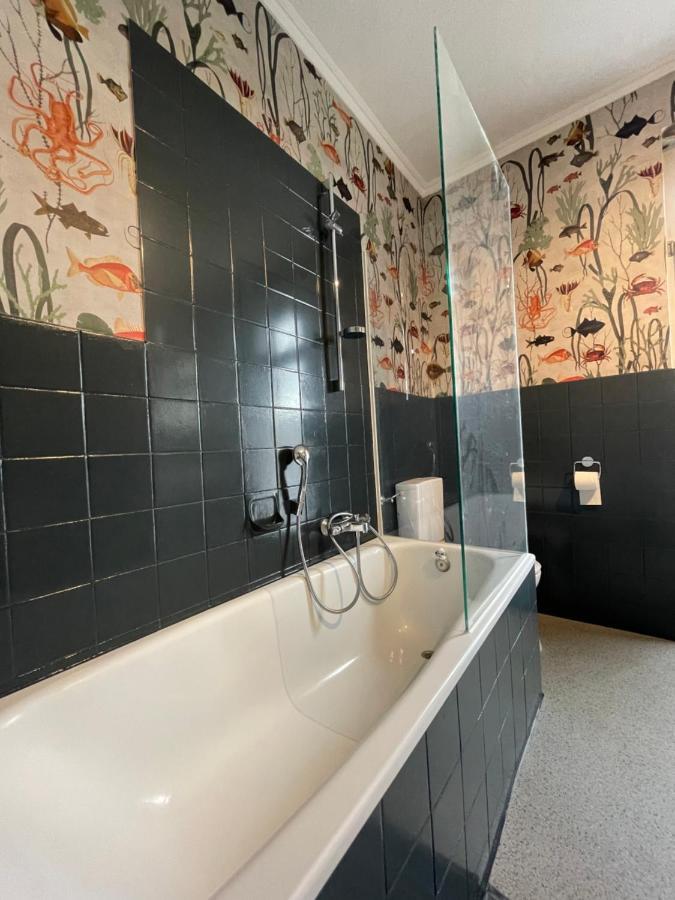 Schoene Grosse 4 Zimmer-Altbauwohnung Кил Екстериор снимка