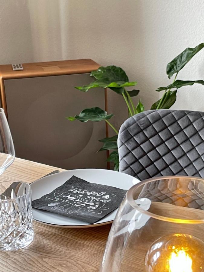 Schoene Grosse 4 Zimmer-Altbauwohnung Кил Екстериор снимка